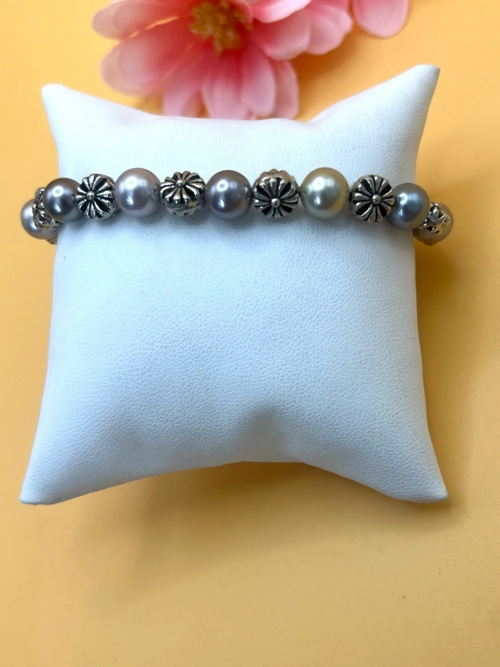 Silver-Tone Pearl Bead Bracelet - Elegant Grey Pearls